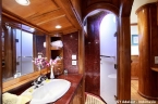 SY Adelaar 23139831_adelaar_cabin_a_bathroom_640 Liveaboards 23139831_adelaar_cabin_a_bathroom_640.jpg