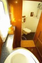 Liveaboards 68653758_master_cabin_ensuite_3.jpg